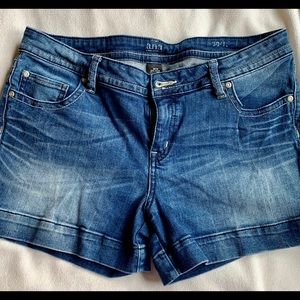 Women’s a.n.a Jean Shorts